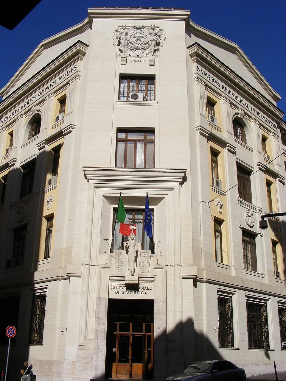 Facciata dell’Istituto nazionale di statistica a Roma.